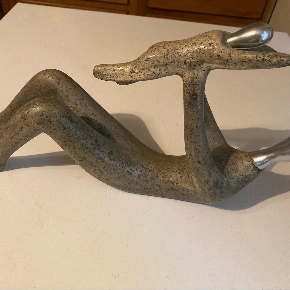 Statue (parent and child)